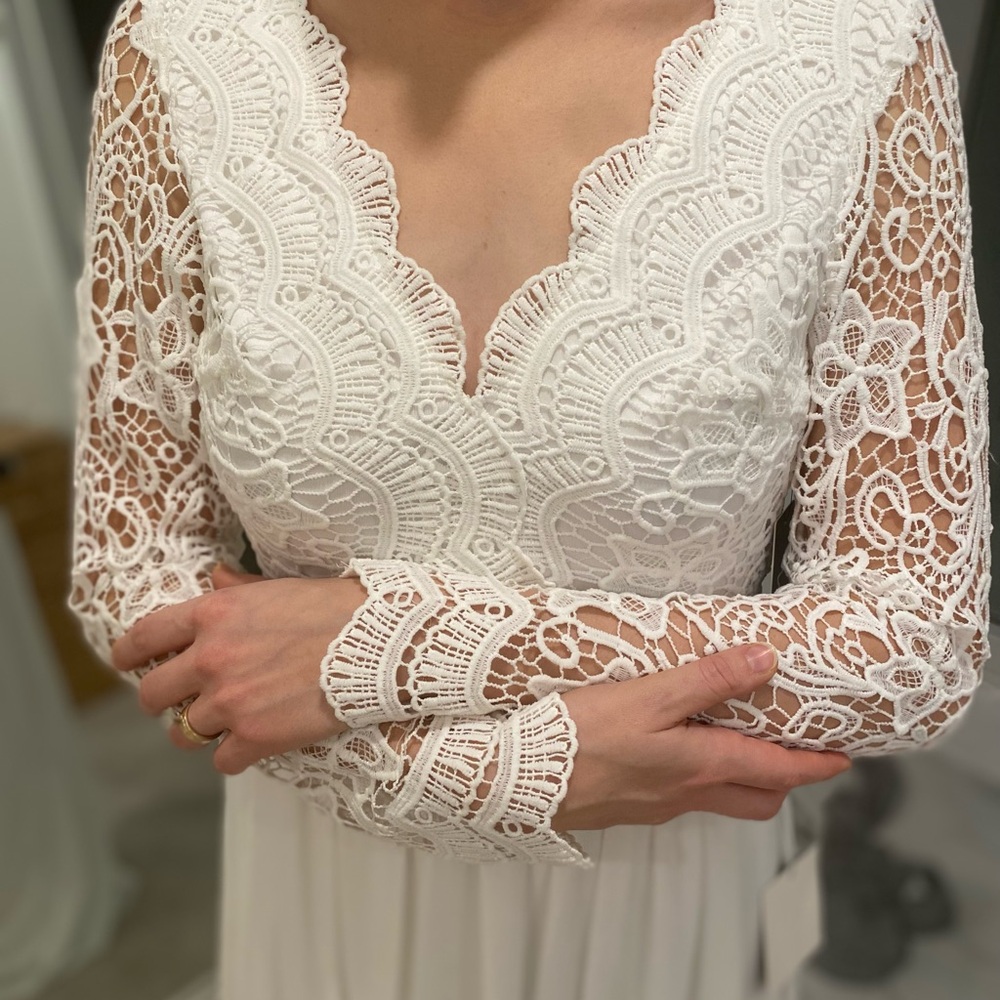 Lulus NWT wedding dress - Picture 3 of 13